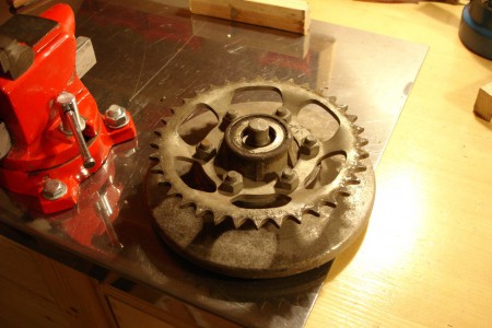 Hinterrad: Nabenflansch mit Kettenrad