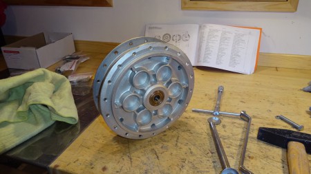 Hinterrad: Eingebautes Radlager links