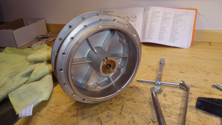 Hinterrad: Eingebautes Radlager rechts