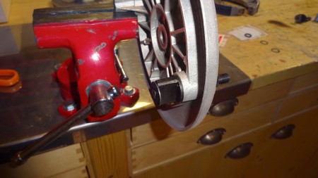 Hinterrad: Bremsschild mit eingesetzem Bremsschlüssel