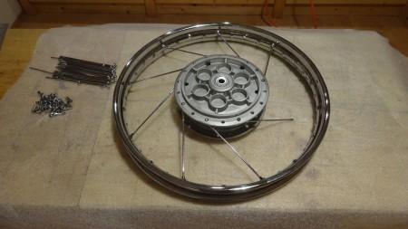 Hinterrad einspeichen