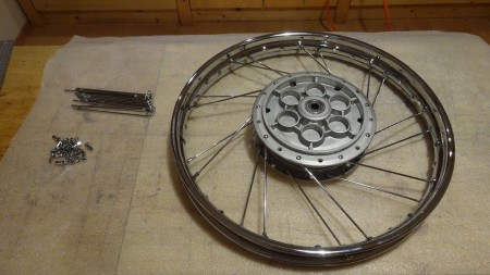 Hinterrad einspeichen